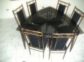 mesa triangular com 6 cadeiras